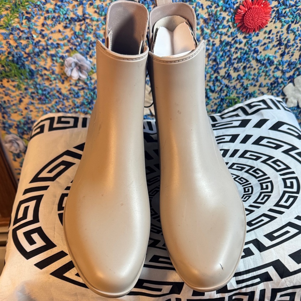 Elegant waterproof Ankle Boots - Picture 1 of 4